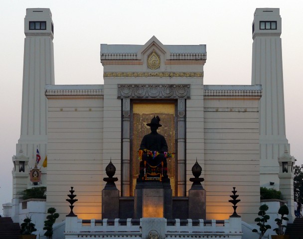 Memorial at Phra Put Yot Fa (Memorial Bridge)